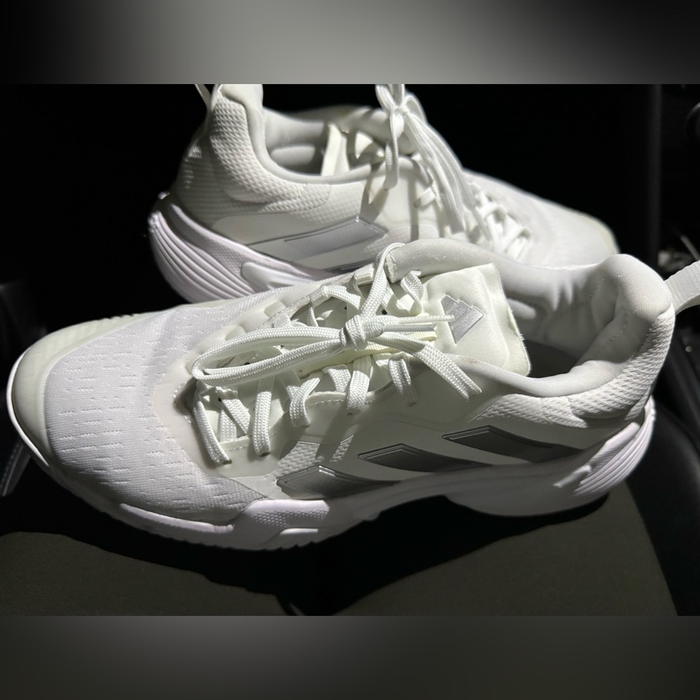 Brand new adidas tennis shoes worn once size 8.5